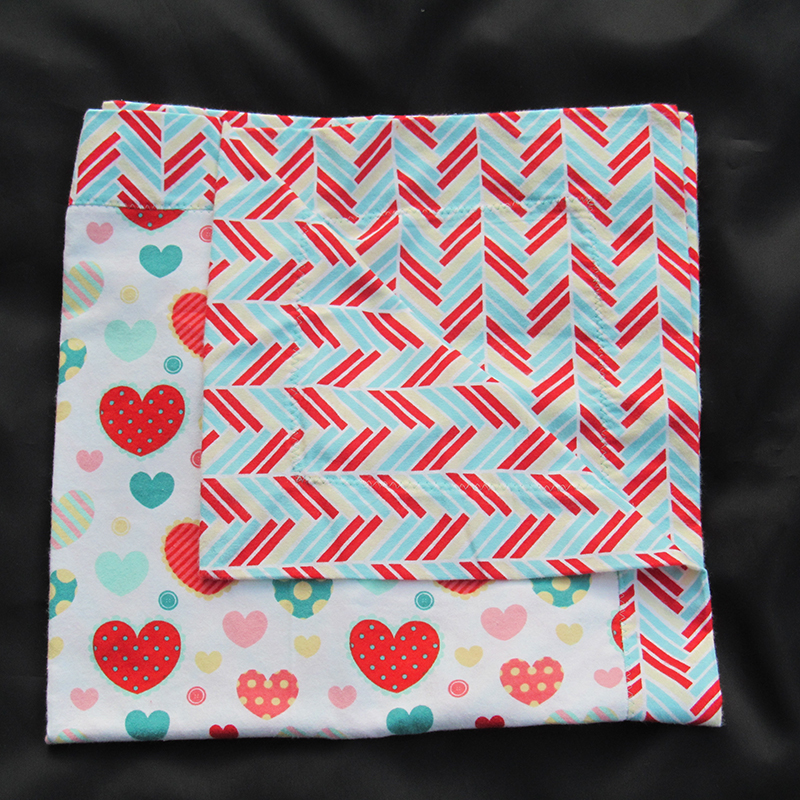 Hearts Toss Blanket